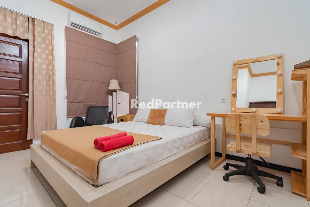 Langkar Guest House Syariah Mitra Reddoorz Samarinda Buitenkant foto