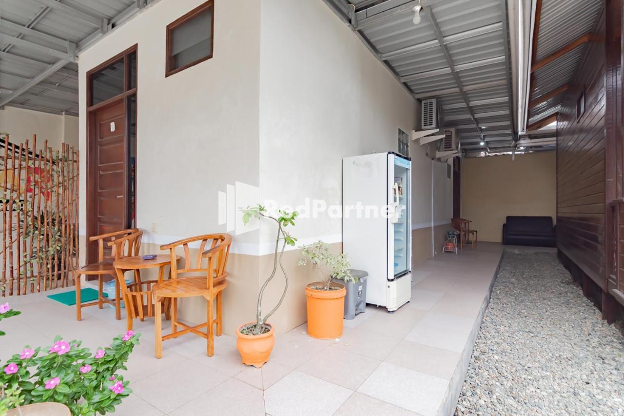 Langkar Guest House Syariah Mitra Reddoorz Samarinda Buitenkant foto