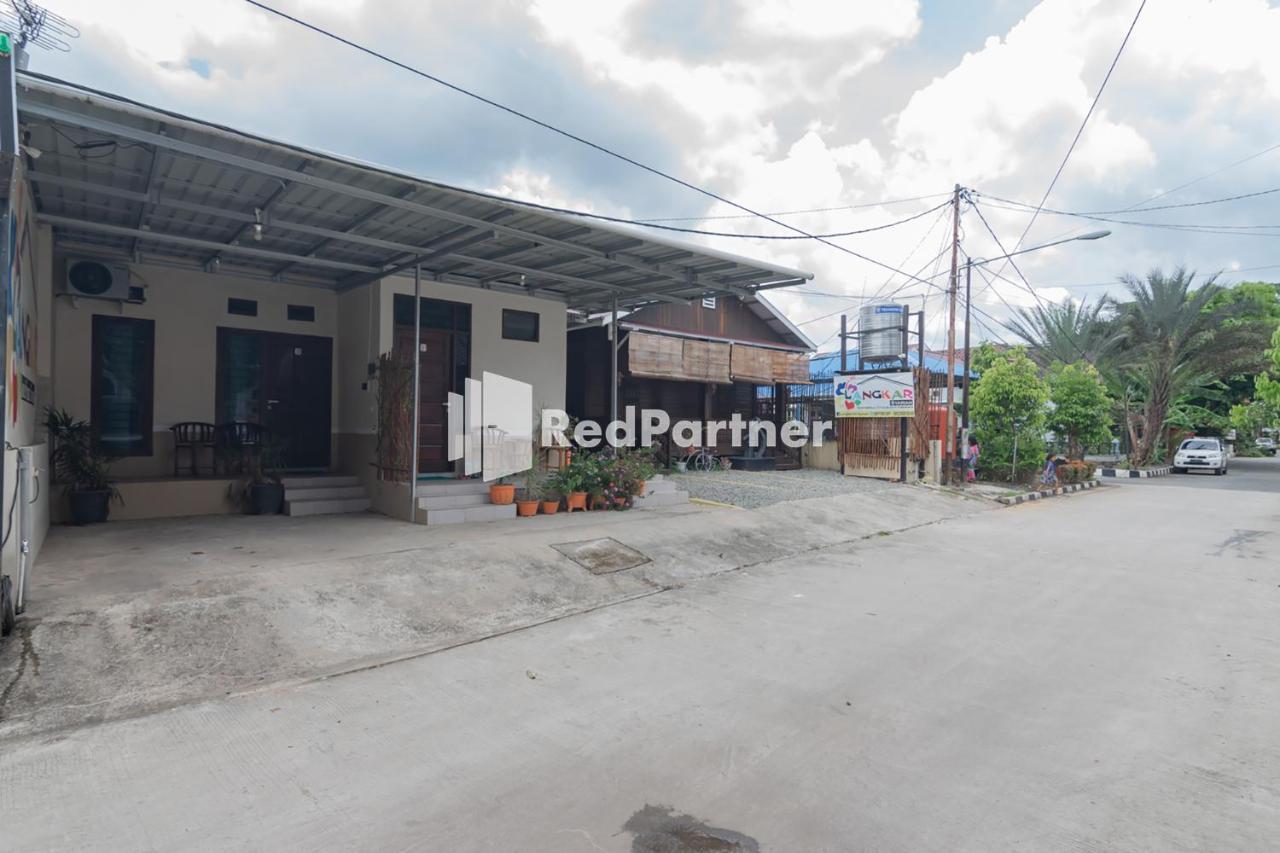 Langkar Guest House Syariah Mitra Reddoorz Samarinda Buitenkant foto
