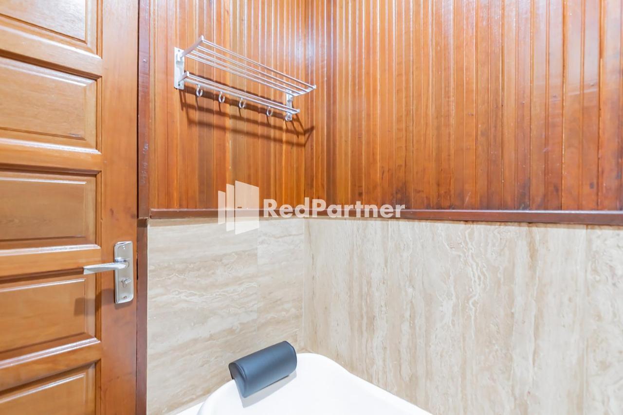 Langkar Guest House Syariah Mitra Reddoorz Samarinda Buitenkant foto