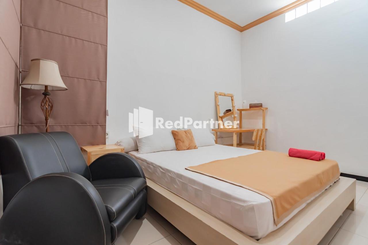 Langkar Guest House Syariah Mitra Reddoorz Samarinda Buitenkant foto