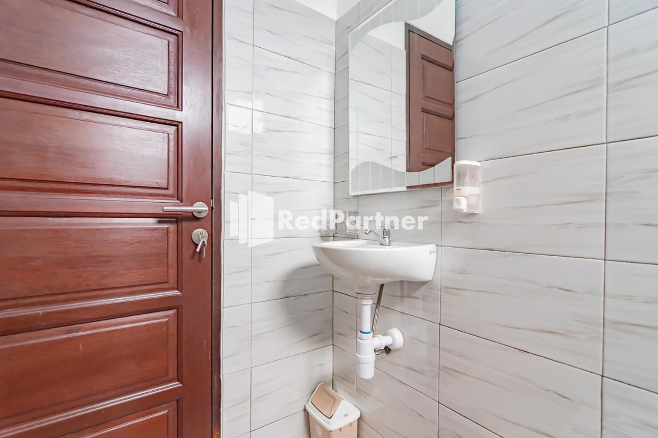 Langkar Guest House Syariah Mitra Reddoorz Samarinda Buitenkant foto