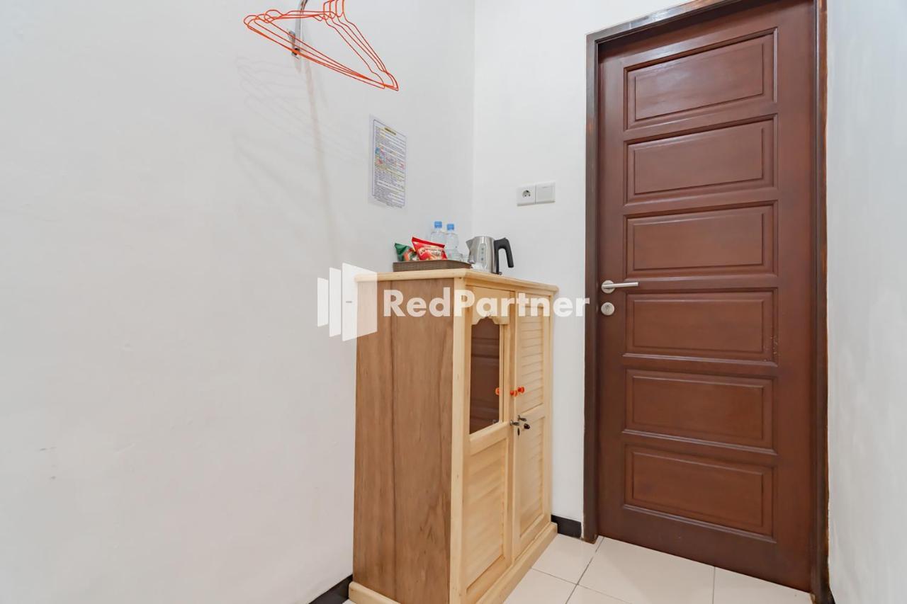 Langkar Guest House Syariah Mitra Reddoorz Samarinda Buitenkant foto