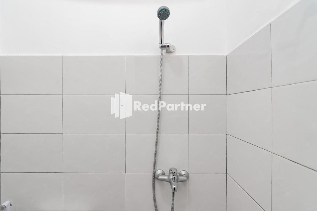 Langkar Guest House Syariah Mitra Reddoorz Samarinda Buitenkant foto