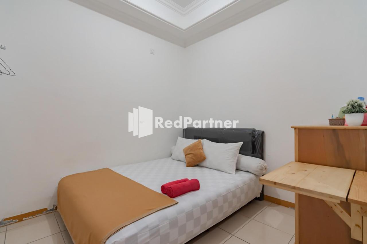 Langkar Guest House Syariah Mitra Reddoorz Samarinda Buitenkant foto