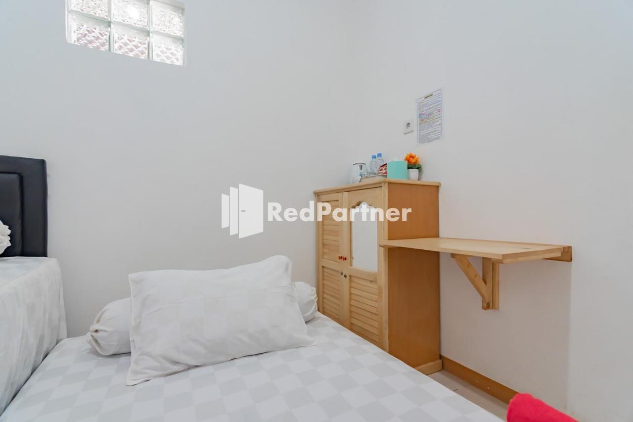 Langkar Guest House Syariah Mitra Reddoorz Samarinda Buitenkant foto
